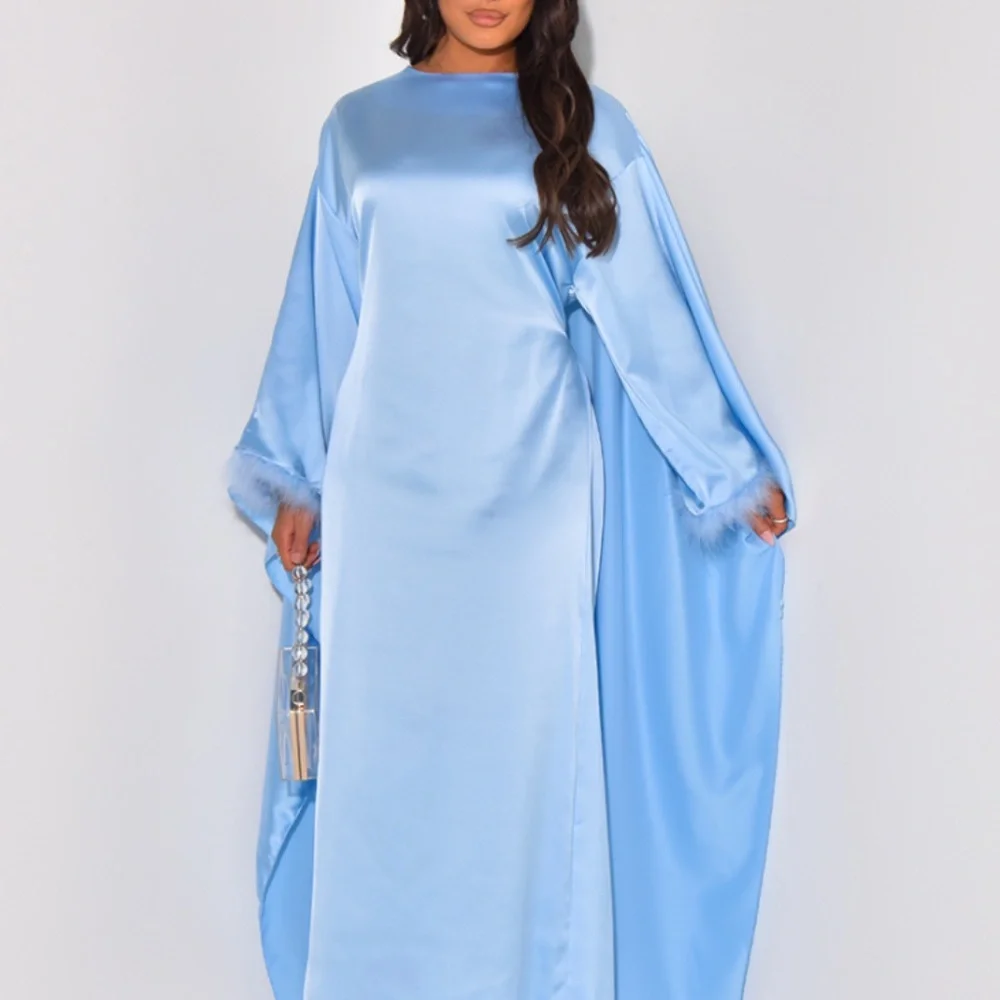 NWT LOOSE ABAYA SATIN CAPE DRESS TO TIE WITH SMALL FEATHERS ON THE SLEEVES - Picture 2 of 4